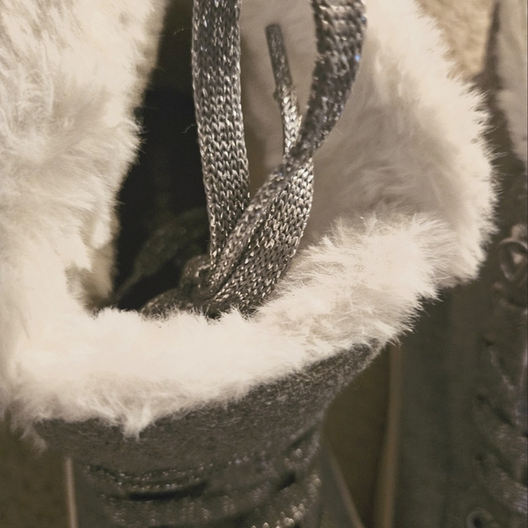 Old Navy High top sneakers with fur trim (7) - Picture 8 of 8